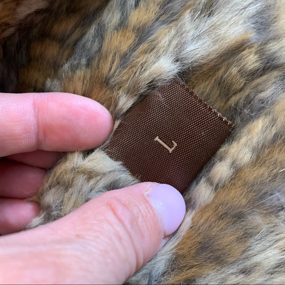 Autunno fur and feathery vest~ perfect for Fall….🍁🍂🍁 - Picture 9 of 9
